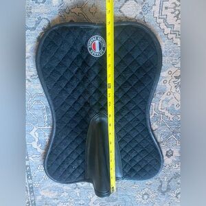 Àntares Therapeutic Contoured Saddle Pad with Center Patch - Black